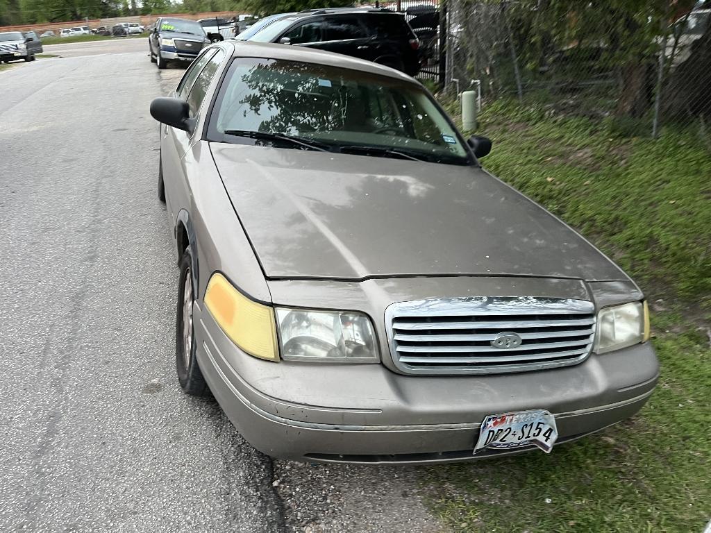 photo of 2004 FORD CROWN VICTORIA SEDAN 4-DR
