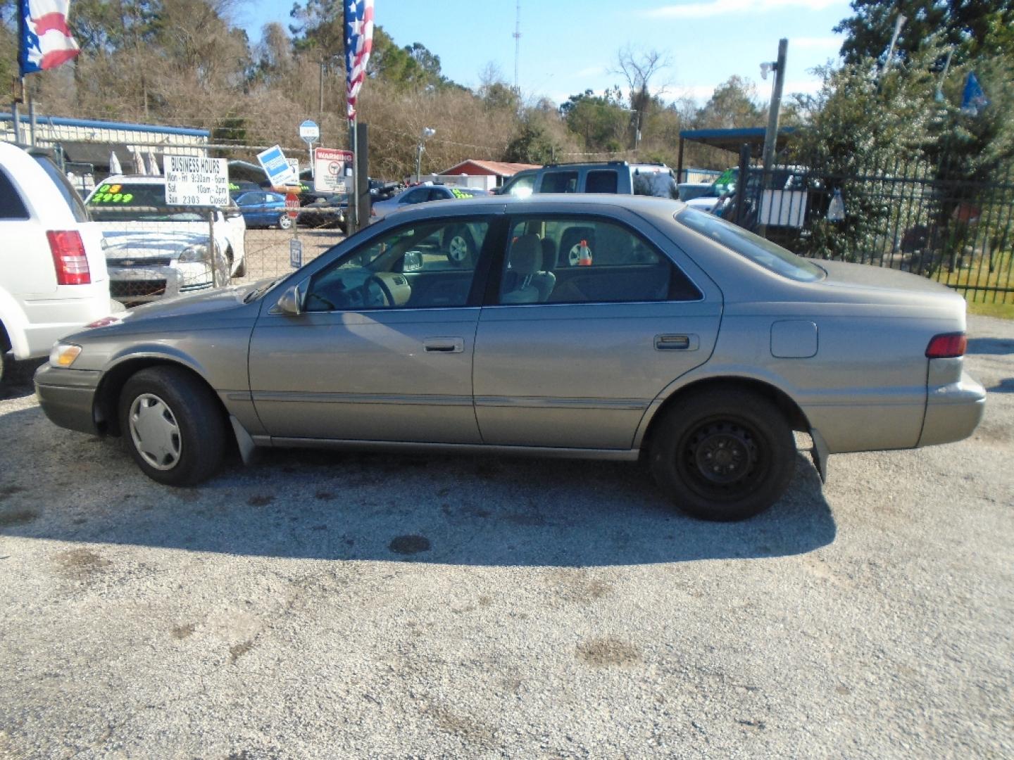 1999 TAN TOYOTA CAMRY CE (4T1BG22K8XU) with an 2.2L L4 DOHC 16V engine, AUTOMATIC transmission, located at 2303 West Mt. Houston, Houston, 77038, (281) 507-3956, 29.771597, -95.339569- Photo#3