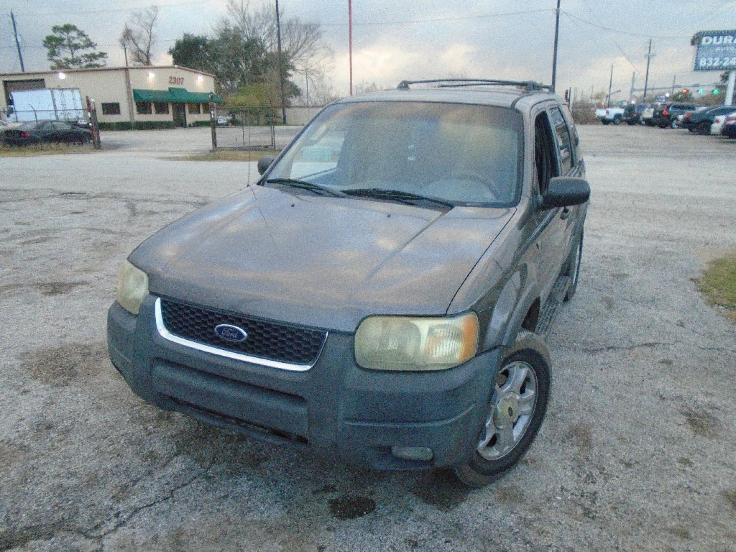 2002 GRAY FORD ESCAPE XLT Choice 2WD (1FMYU03162K) with an 3.0L V6 DOHC 24V engine, AUTOMATIC transmission, located at 2303 West Mt. Houston, Houston, 77038, (281) 507-3956, 29.771597, -95.339569- Photo#1