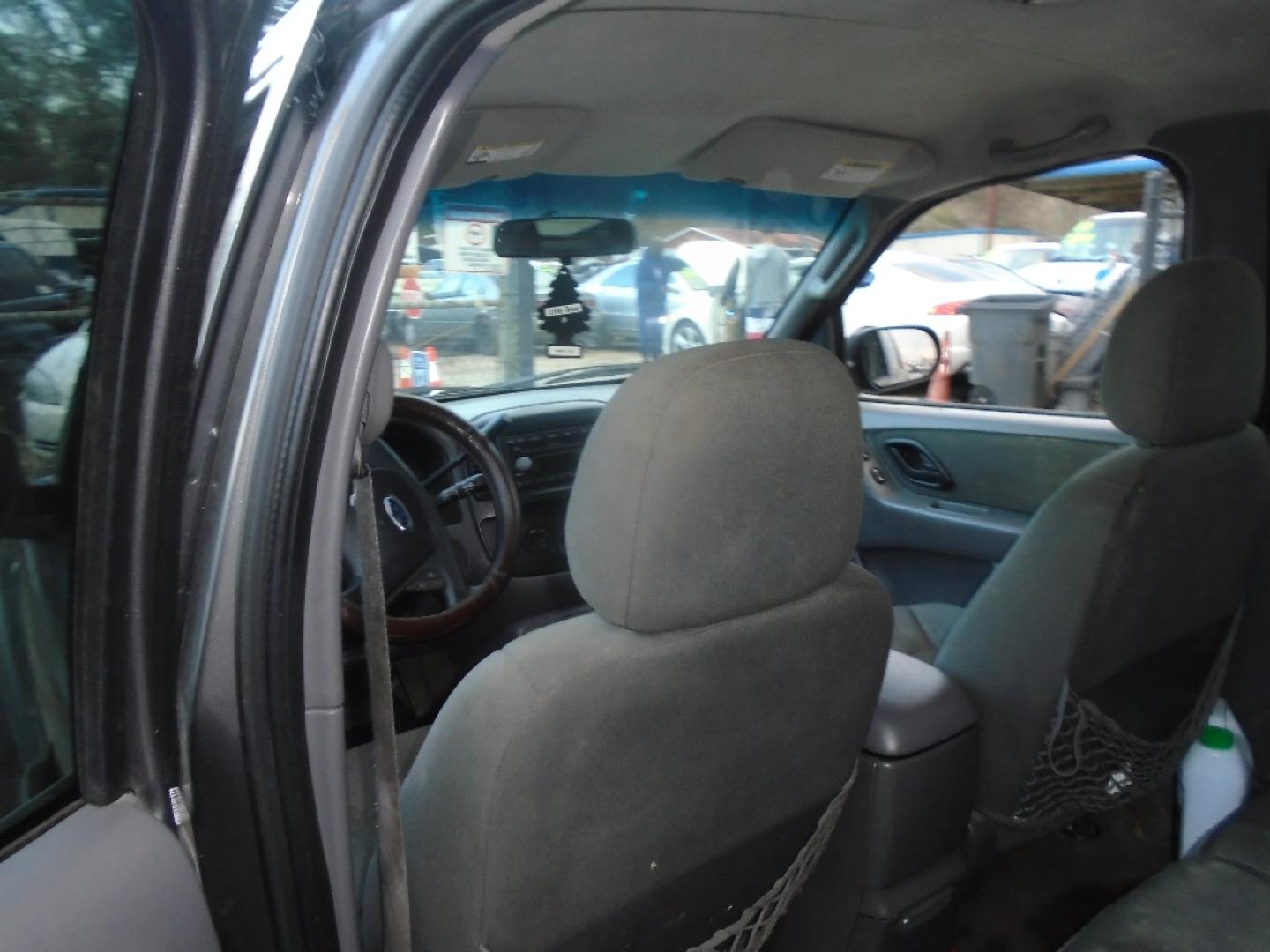 2002 GRAY FORD ESCAPE XLT Choice 2WD (1FMYU03162K) with an 3.0L V6 DOHC 24V engine, AUTOMATIC transmission, located at 2303 West Mt. Houston, Houston, 77038, (281) 507-3956, 29.771597, -95.339569- Photo#6