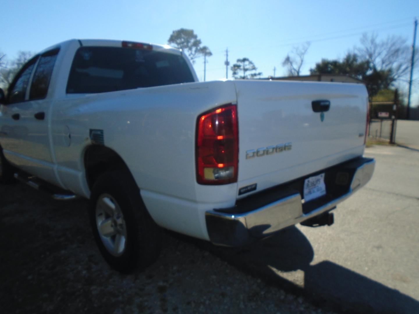 2003 WHITE DODGE RAM 1500 ST Quad Cab Short Bed 2WD (1D7HA18N13S) with an 4.7L V8 SOHC 16V engine, AUTOMATIC transmission, located at 2303 West Mt. Houston, Houston, 77038, (281) 507-3956, 29.771597, -95.339569- Photo#1