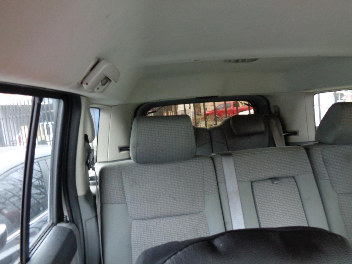 2007 GRAY JEEP COMMANDER Sport 4WD (1J8HG48K27C) with an 3.7L V6 SOHC 12V engine, AUTOMATIC transmission, located at 2303 West Mt. Houston, Houston, 77038, (281) 507-3956, 29.771597, -95.339569- Photo#3