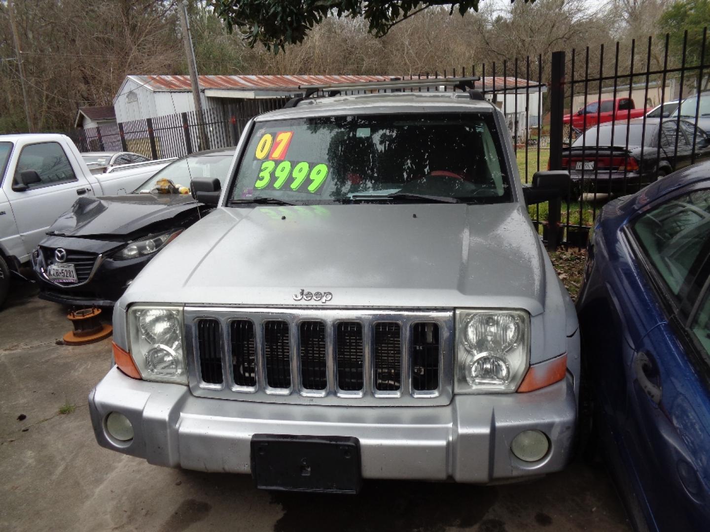 2007 GRAY JEEP COMMANDER Sport 4WD (1J8HG48K27C) with an 3.7L V6 SOHC 12V engine, AUTOMATIC transmission, located at 2303 West Mt. Houston, Houston, 77038, (281) 507-3956, 29.771597, -95.339569- Photo#5