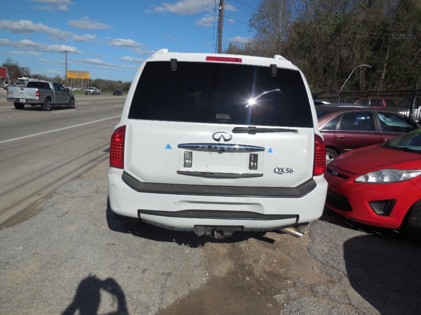 2004 WHITE INFINITI QX56 2WD (5N3AA08A64N) with an 5.6L V8 DOHC 32V engine, AUTOMATIC transmission, located at 2303 West Mt. Houston, Houston, 77038, (281) 507-3956, 29.771597, -95.339569- Photo#5