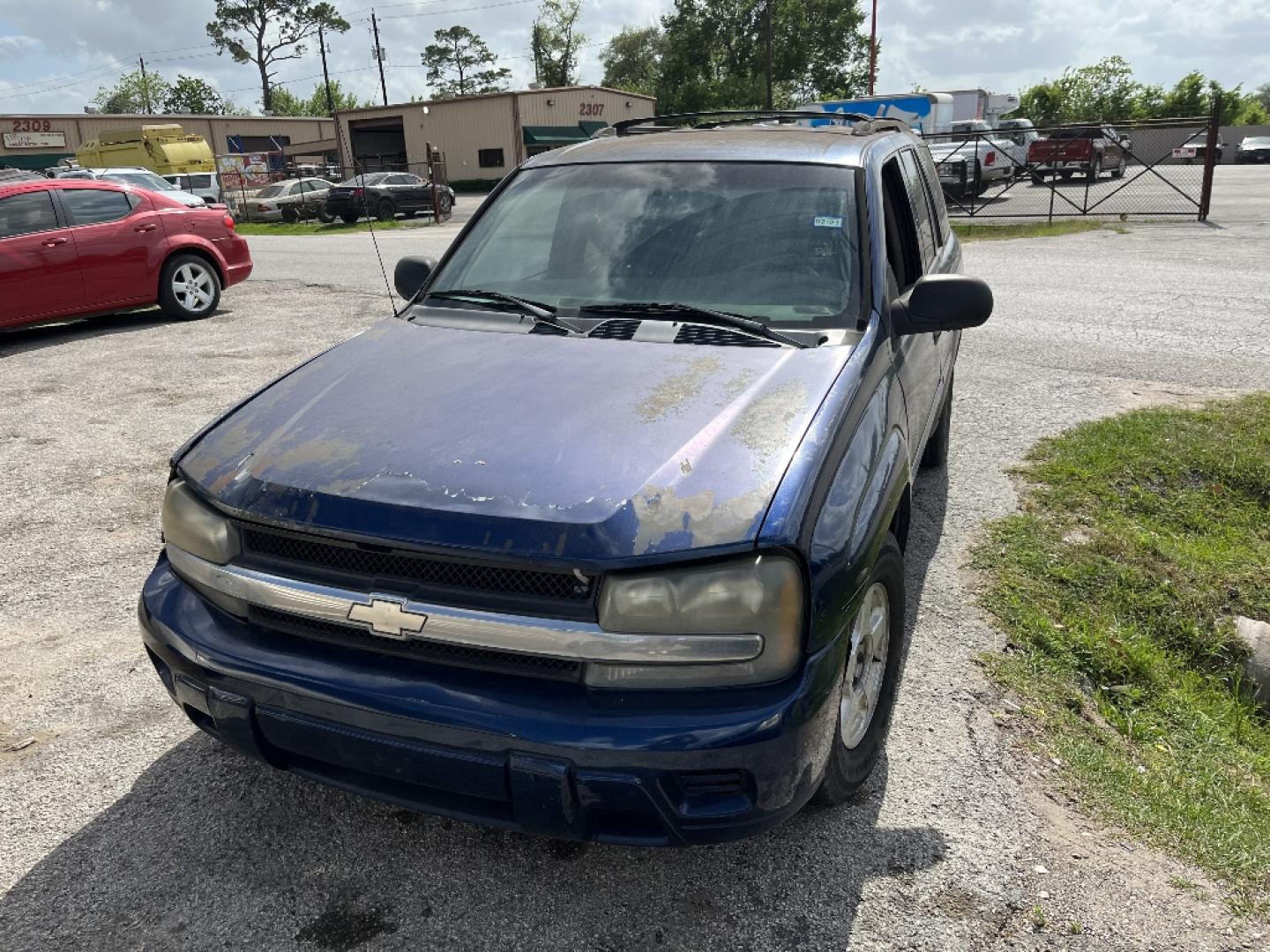 2002 BLUE CHEVROLET TRAILBLAZER LS 2WD (1GNDS13S322) with an 4.2L L6 DOHC 24V engine, AUTOMATIC transmission, located at 2303 West Mt. Houston, Houston, 77038, (281) 507-3956, 29.771597, -95.339569- Photo#1