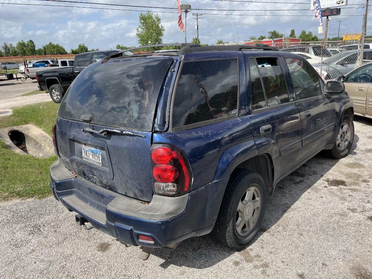 2002 BLUE CHEVROLET TRAILBLAZER LS 2WD (1GNDS13S322) with an 4.2L L6 DOHC 24V engine, AUTOMATIC transmission, located at 2303 West Mt. Houston, Houston, 77038, (281) 507-3956, 29.771597, -95.339569- Photo#3