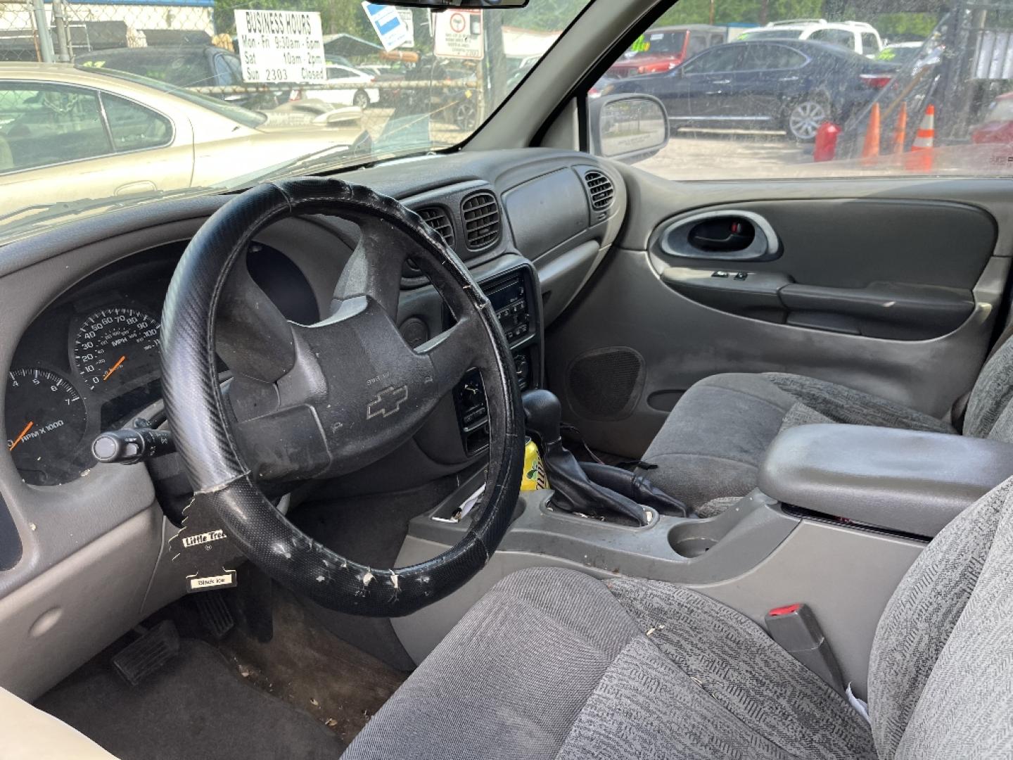 2002 BLUE CHEVROLET TRAILBLAZER LS 2WD (1GNDS13S322) with an 4.2L L6 DOHC 24V engine, AUTOMATIC transmission, located at 2303 West Mt. Houston, Houston, 77038, (281) 507-3956, 29.771597, -95.339569- Photo#5