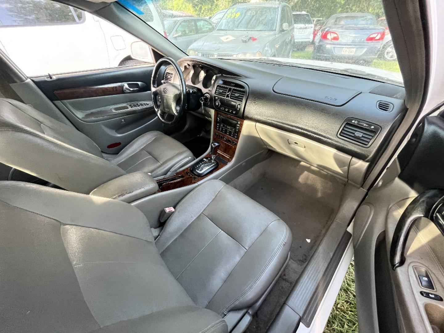2005 WHITE SUZUKI VERONA EX (KL5VM56L15B) with an 2.5L L6 DOHC 24V engine, AUTOMATIC transmission, located at 2303 West Mt. Houston, Houston, 77038, (281) 507-3956, 29.771597, -95.339569- Photo#2