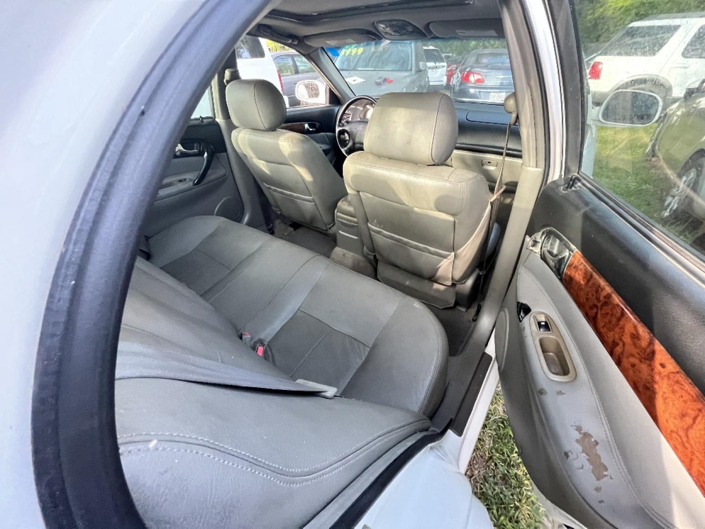 2005 WHITE SUZUKI VERONA EX (KL5VM56L15B) with an 2.5L L6 DOHC 24V engine, AUTOMATIC transmission, located at 2303 West Mt. Houston, Houston, 77038, (281) 507-3956, 29.771597, -95.339569- Photo#3