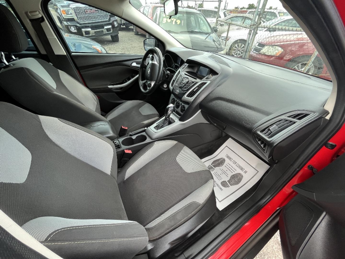 2012 RED FORD FOCUS SE (1FAHP3K25CL) with an 2.0L L4 DOHC 16V engine, AUTOMATIC transmission, located at 2303 West Mt. Houston, Houston, 77038, (281) 507-3956, 29.771597, -95.339569- Photo#4