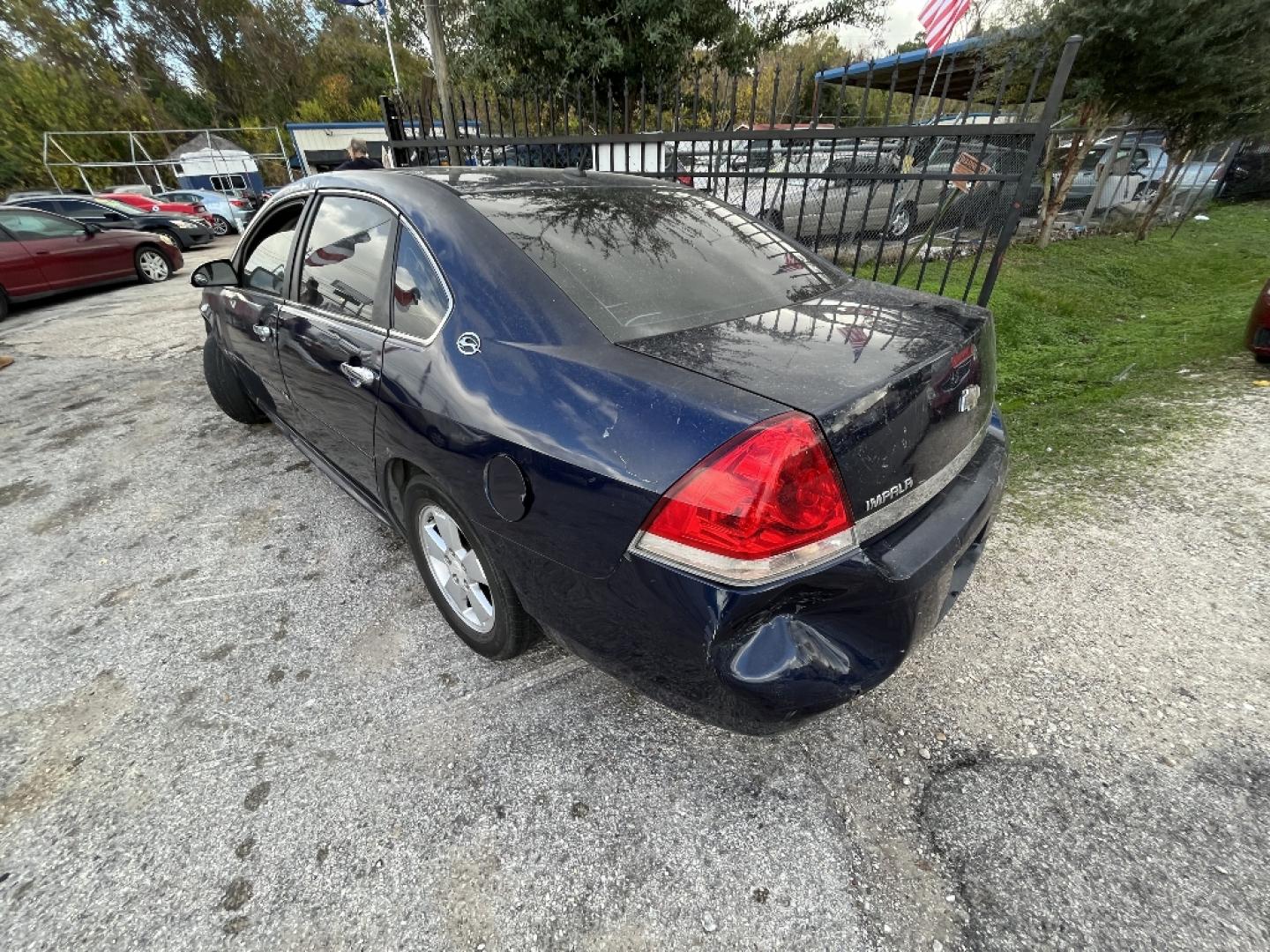 2009 BLUE CHEVROLET IMPALA LT (2G1WT57KX91) with an 3.5L V6 OHV 12V FFV engine, AUTOMATIC transmission, located at 2303 West Mt. Houston, Houston, 77038, (281) 507-3956, 29.771597, -95.339569- Photo#2