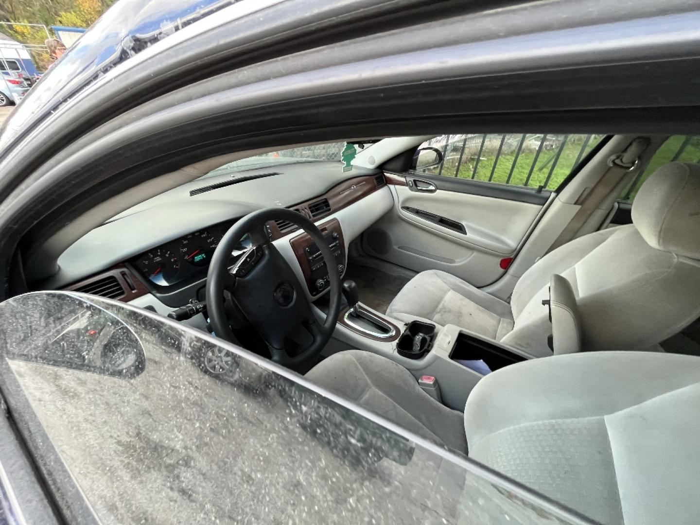2009 BLUE CHEVROLET IMPALA LT (2G1WT57KX91) with an 3.5L V6 OHV 12V FFV engine, AUTOMATIC transmission, located at 2303 West Mt. Houston, Houston, 77038, (281) 507-3956, 29.771597, -95.339569- Photo#5