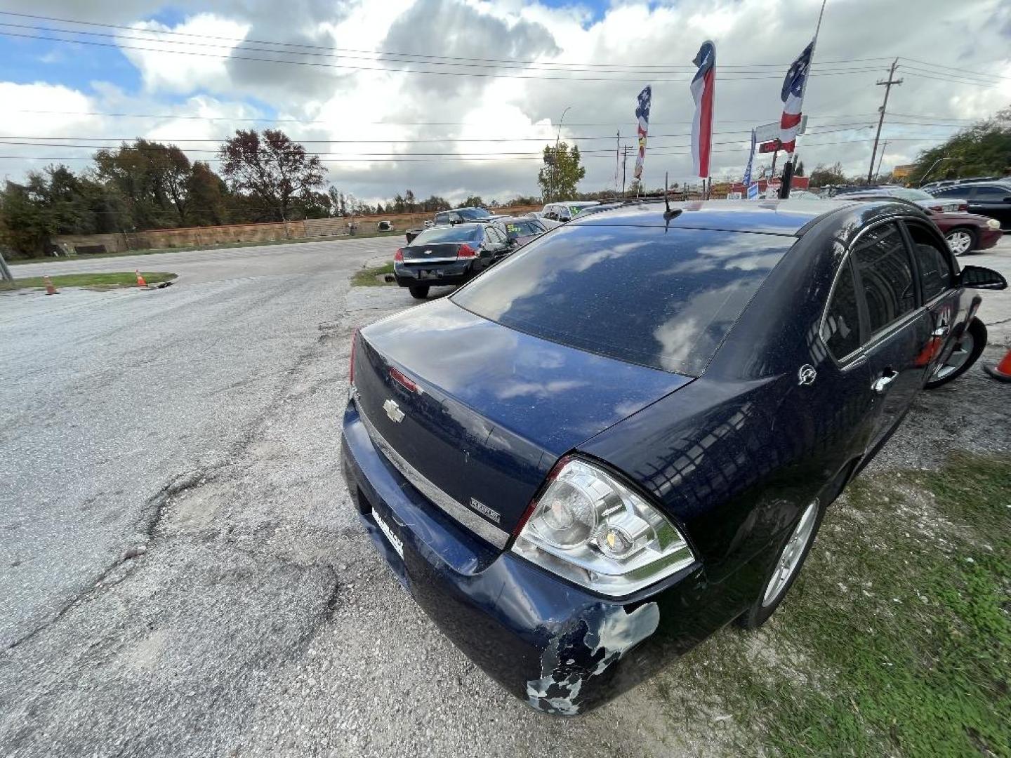 2009 BLUE CHEVROLET IMPALA LT (2G1WT57KX91) with an 3.5L V6 OHV 12V FFV engine, AUTOMATIC transmission, located at 2303 West Mt. Houston, Houston, 77038, (281) 507-3956, 29.771597, -95.339569 - Photo#1