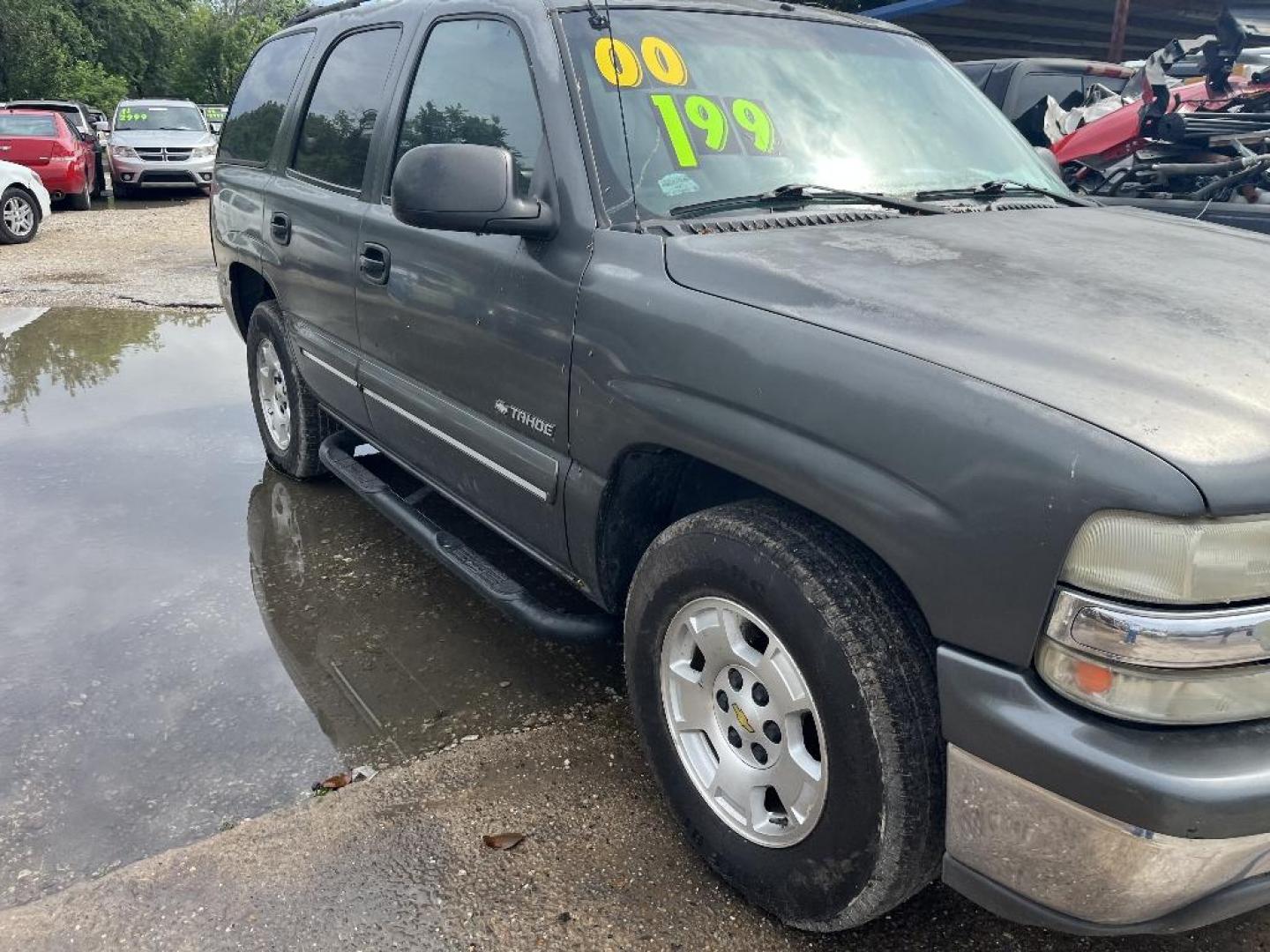 2000 GRAY CHEVROLET TAHOE 2WD (1GNEC13T4YJ) with an 5.3L V8 OHV 16V engine, AUTOMATIC transmission, located at 2303 West Mt. Houston, Houston, 77038, (281) 507-3956, 29.771597, -95.339569 - Photo#4