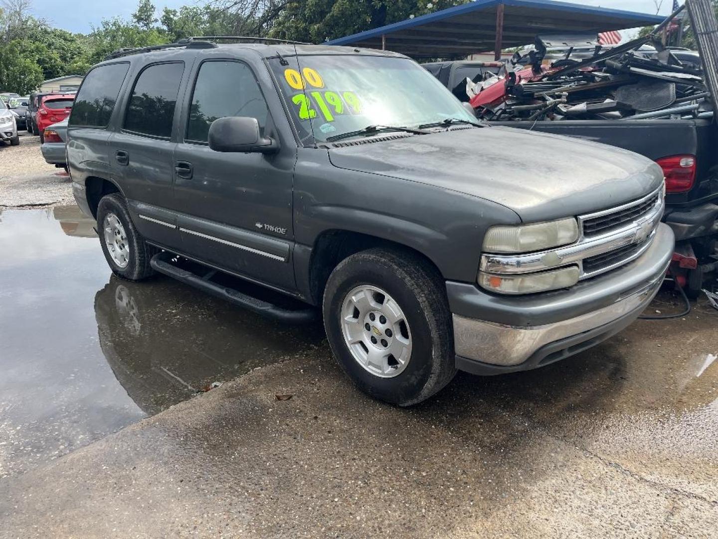 2000 GRAY CHEVROLET TAHOE 2WD (1GNEC13T4YJ) with an 5.3L V8 OHV 16V engine, AUTOMATIC transmission, located at 2303 West Mt. Houston, Houston, 77038, (281) 507-3956, 29.771597, -95.339569 - Photo#2