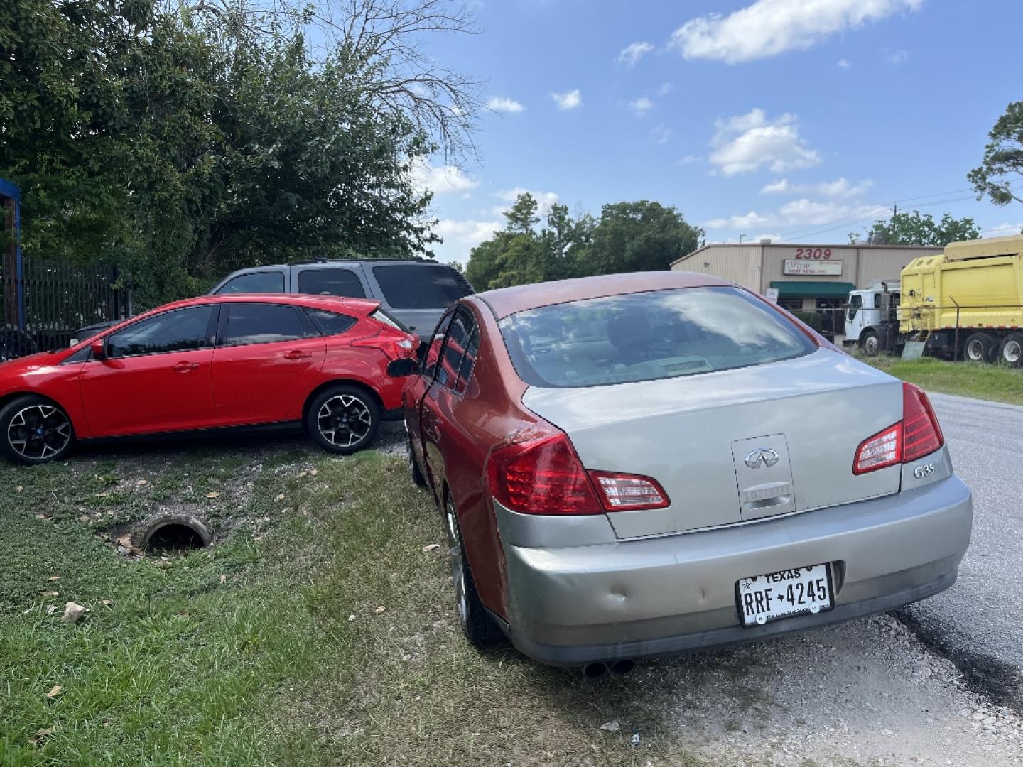 2003 RED INFINITI G35 Sport Sedan (JNKCV51E23M) with an 3.5L V6 DOHC 24V engine, AUTOMATIC transmission, located at 2303 West Mt. Houston, Houston, 77038, (281) 507-3956, 29.771597, -95.339569- Photo#1
