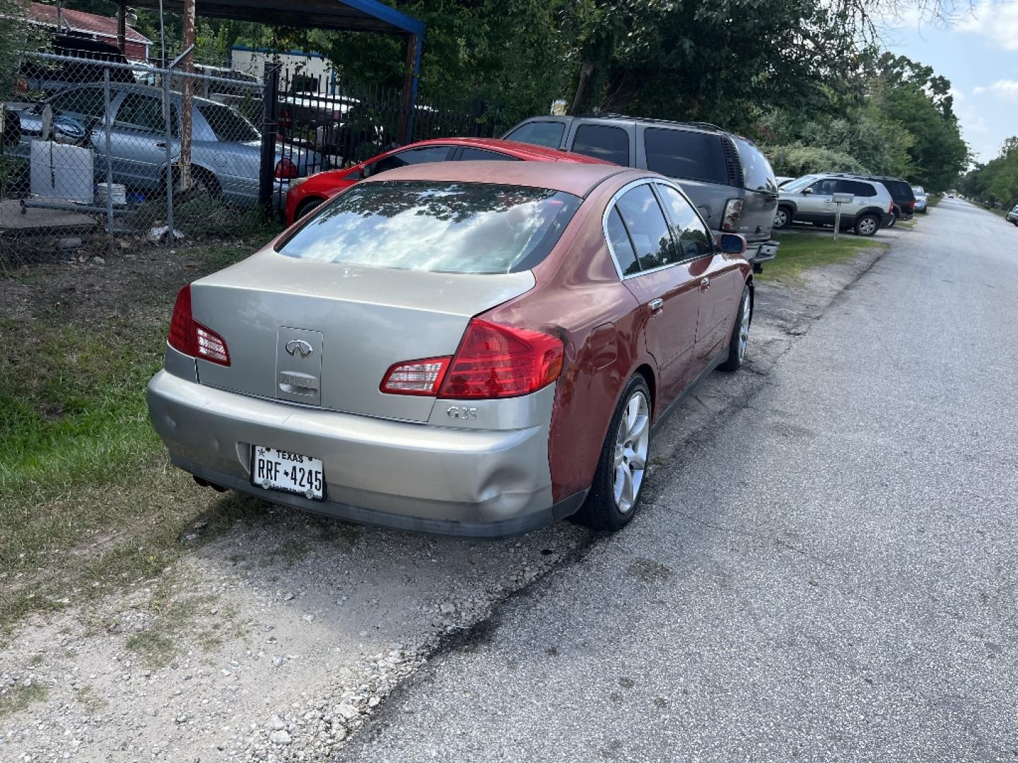2003 RED INFINITI G35 Sport Sedan (JNKCV51E23M) with an 3.5L V6 DOHC 24V engine, AUTOMATIC transmission, located at 2303 West Mt. Houston, Houston, 77038, (281) 507-3956, 29.771597, -95.339569- Photo#3