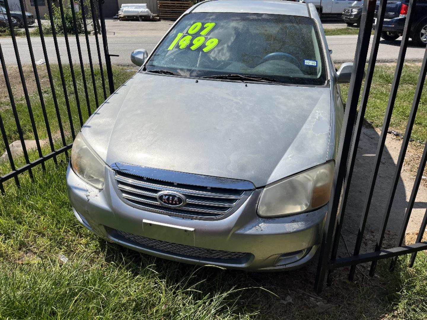 2007 GRAY KIA SPECTRA LX (KNAFE121875) with an 2.0L L4 DOHC 16V engine, AUTOMATIC transmission, located at 2303 West Mt. Houston, Houston, 77038, (281) 507-3956, 29.771597, -95.339569- Photo#4
