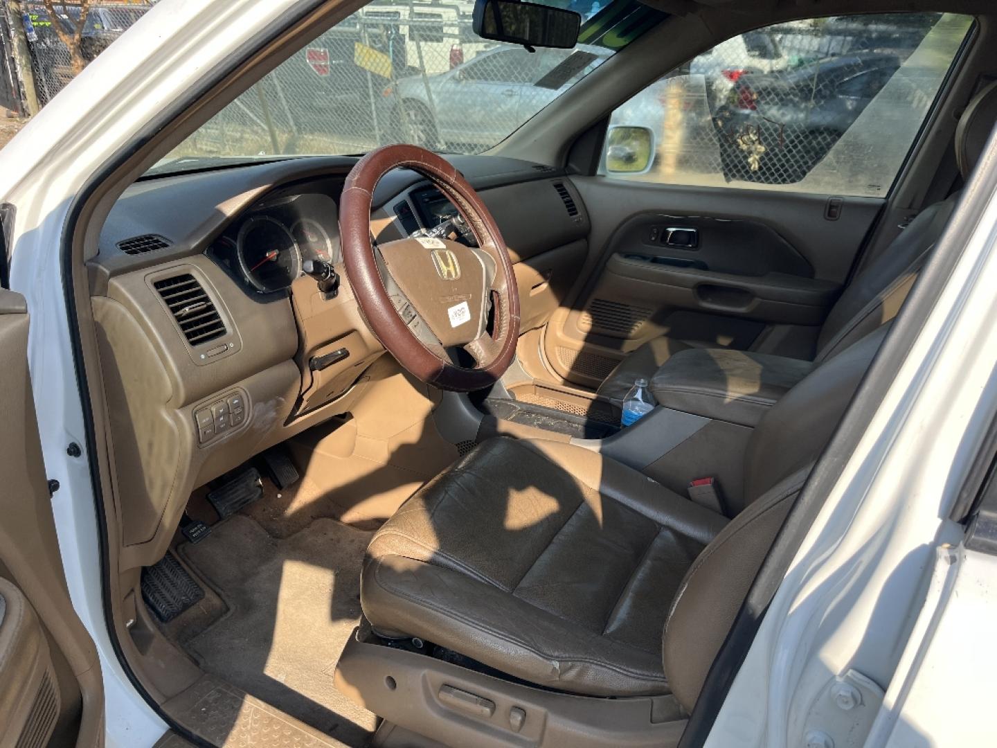 2007 WHITE HONDA PILOT EX-L 2WD (5FNYF28557B) with an 3.5L V6 SOHC 24V engine, AUTOMATIC transmission, located at 2303 West Mt. Houston, Houston, 77038, (281) 507-3956, 29.771597, -95.339569- Photo#3