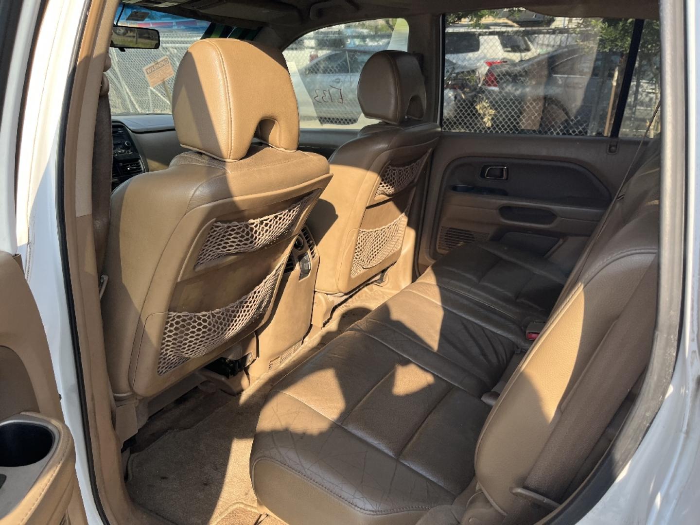 2007 WHITE HONDA PILOT EX-L 2WD (5FNYF28557B) with an 3.5L V6 SOHC 24V engine, AUTOMATIC transmission, located at 2303 West Mt. Houston, Houston, 77038, (281) 507-3956, 29.771597, -95.339569- Photo#4