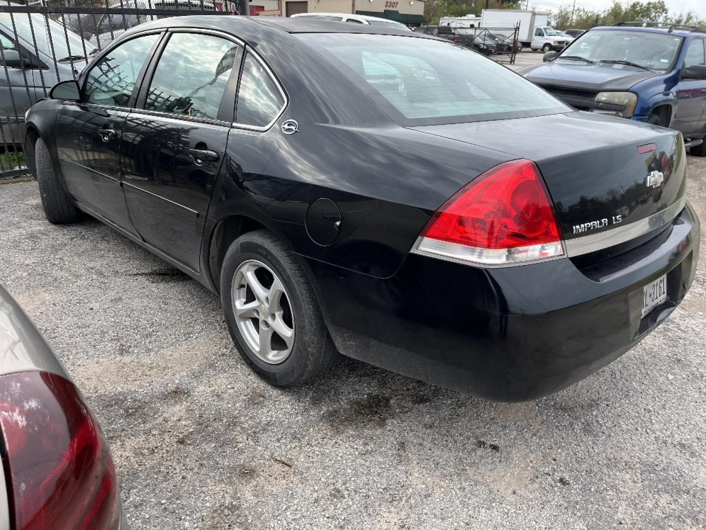 2006 BLACK CHEVROLET IMPALA LS (2G1WB55K069) with an 3.5L V6 OHV 16V FFV engine, AUTOMATIC transmission, located at 2303 West Mt. Houston, Houston, 77038, (281) 507-3956, 29.771597, -95.339569- Photo#2