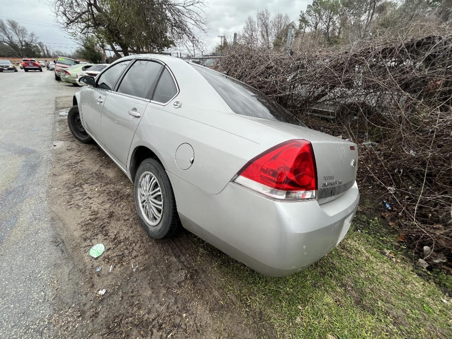 2008 GRAY CHEVROLET IMPALA LS (2G1WB58K189) with an 3.5L V6 OHV 16V FFV engine, AUTOMATIC transmission, located at 2303 West Mt. Houston, Houston, 77038, (281) 507-3956, 29.771597, -95.339569- Photo#1