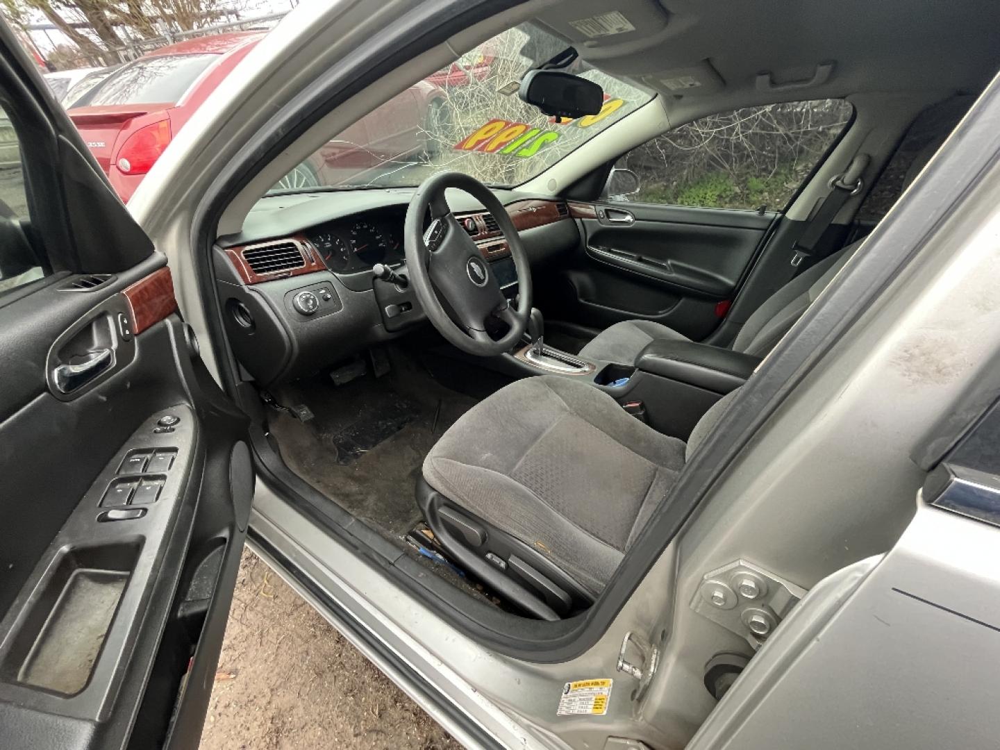 2008 GRAY CHEVROLET IMPALA LS (2G1WB58K189) with an 3.5L V6 OHV 16V FFV engine, AUTOMATIC transmission, located at 2303 West Mt. Houston, Houston, 77038, (281) 507-3956, 29.771597, -95.339569- Photo#2