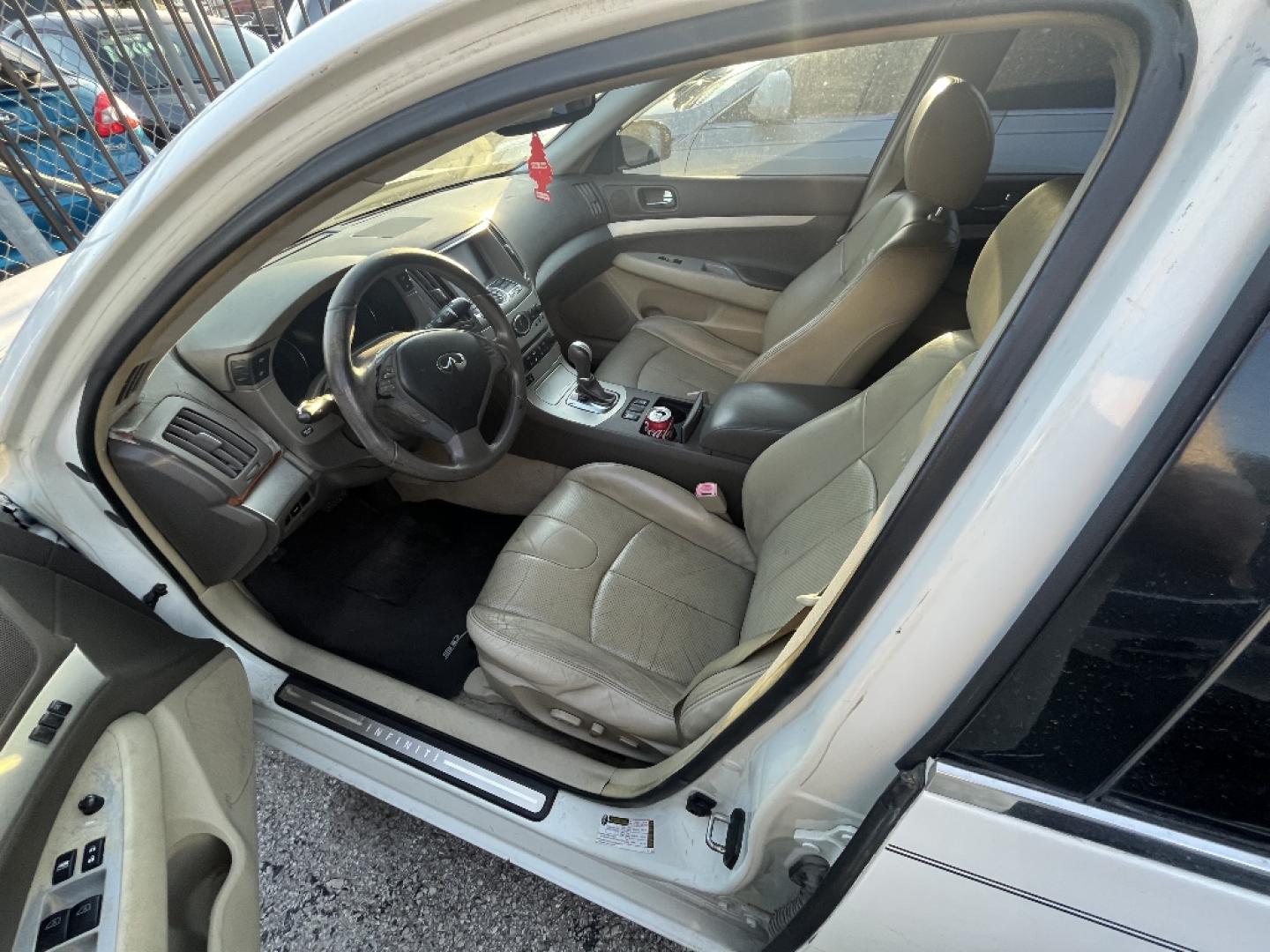 2008 WHITE INFINITI G35 Base (JNKBV61E78M) with an 3.5L V6 DOHC 24V engine, AUTOMATIC transmission, located at 2303 West Mt. Houston, Houston, 77038, (281) 507-3956, 29.771597, -95.339569- Photo#3