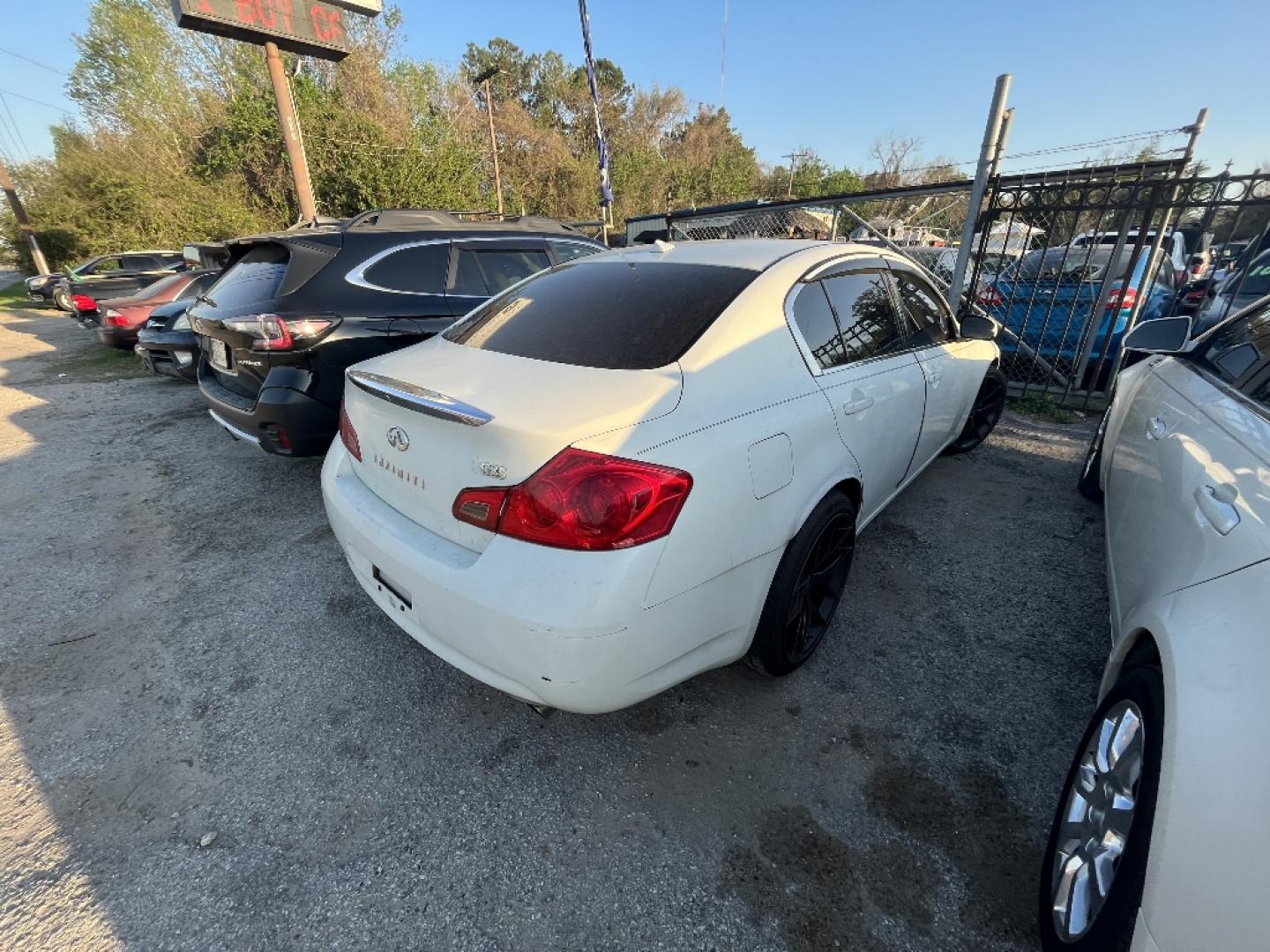 2008 WHITE INFINITI G35 Base (JNKBV61E78M) with an 3.5L V6 DOHC 24V engine, AUTOMATIC transmission, located at 2303 West Mt. Houston, Houston, 77038, (281) 507-3956, 29.771597, -95.339569- Photo#4