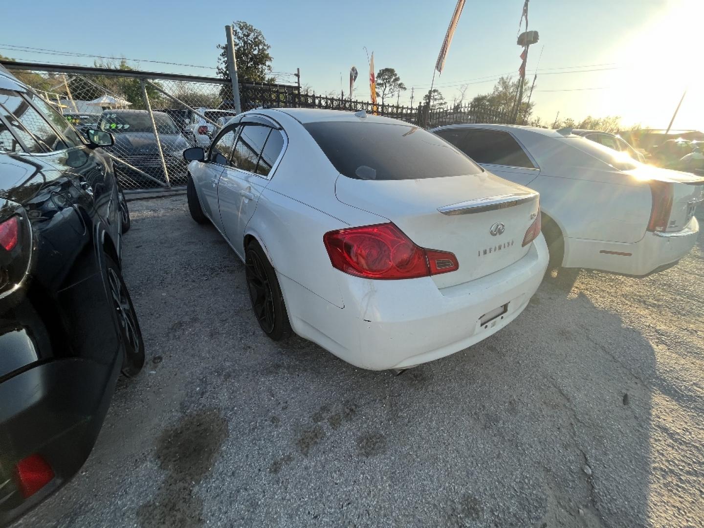 2008 WHITE INFINITI G35 Base (JNKBV61E78M) with an 3.5L V6 DOHC 24V engine, AUTOMATIC transmission, located at 2303 West Mt. Houston, Houston, 77038, (281) 507-3956, 29.771597, -95.339569- Photo#5