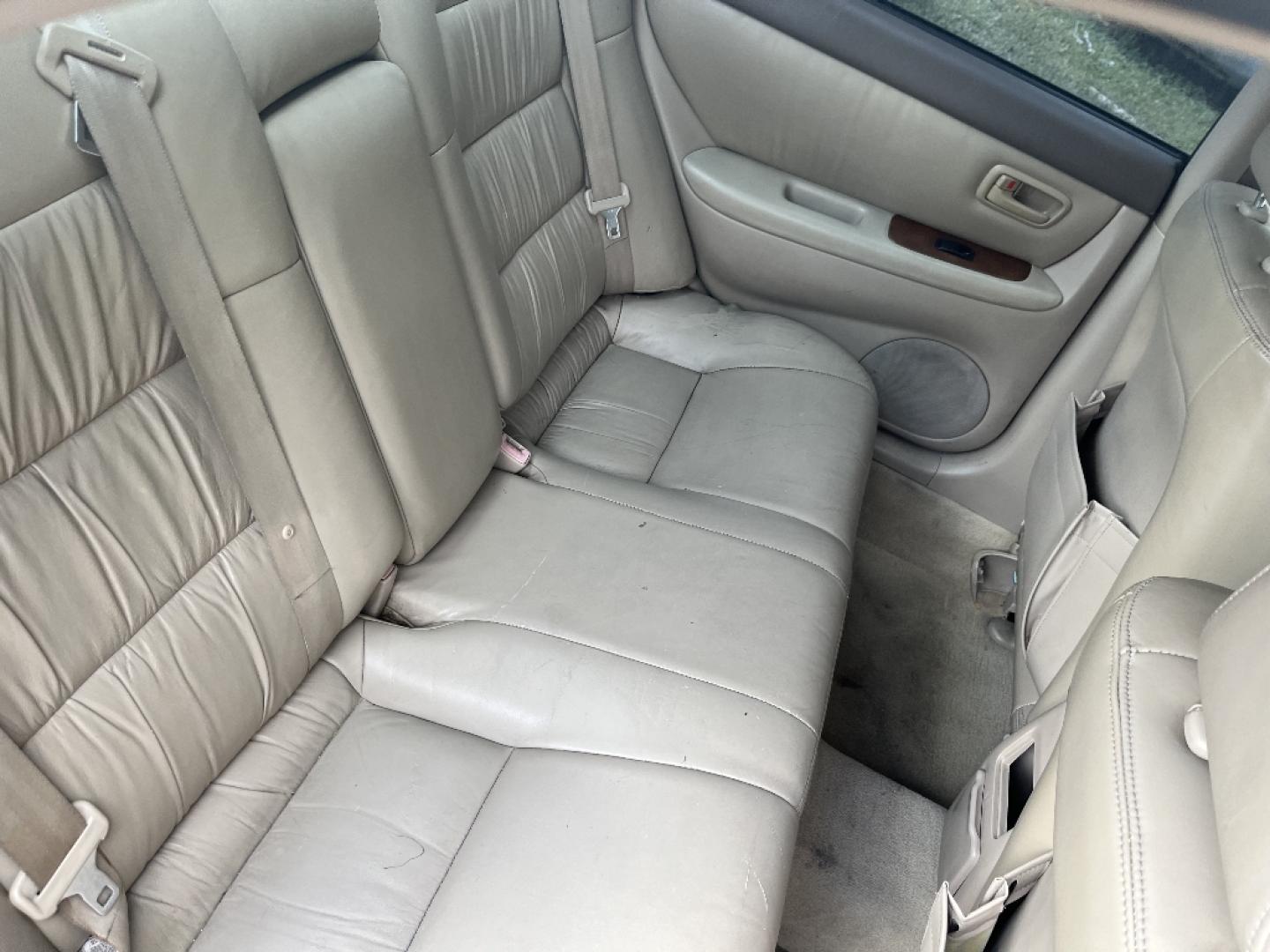1999 WHITE LEXUS ES 300 Base (JT8BF28G8X0) with an 3.0L V6 DOHC 24V engine, AUTOMATIC transmission, located at 2303 West Mt. Houston, Houston, 77038, (281) 507-3956, 29.771597, -95.339569- Photo#3