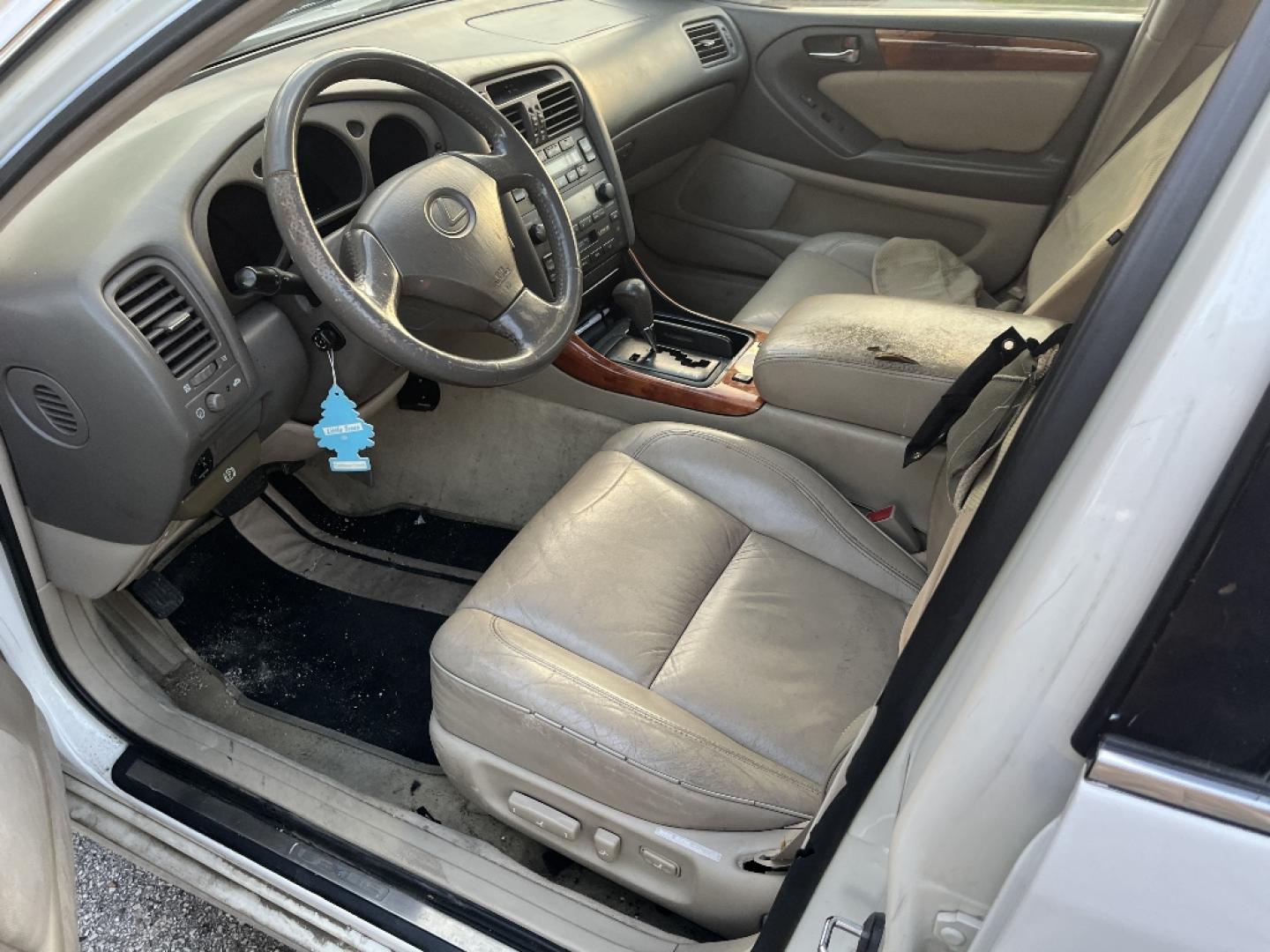 1999 WHITE LEXUS ES 300 Base (JT8BF28G8X0) with an 3.0L V6 DOHC 24V engine, AUTOMATIC transmission, located at 2303 West Mt. Houston, Houston, 77038, (281) 507-3956, 29.771597, -95.339569- Photo#9