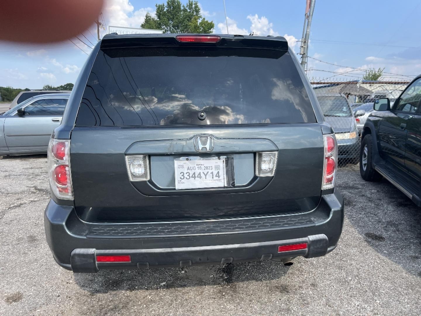 2007 GRAY HONDA PILOT EX 2WD (5FNYF28437B) with an 3.5L V6 SOHC 24V engine, AUTOMATIC transmission, located at 2303 West Mt. Houston, Houston, 77038, (281) 507-3956, 29.771597, -95.339569- Photo#4