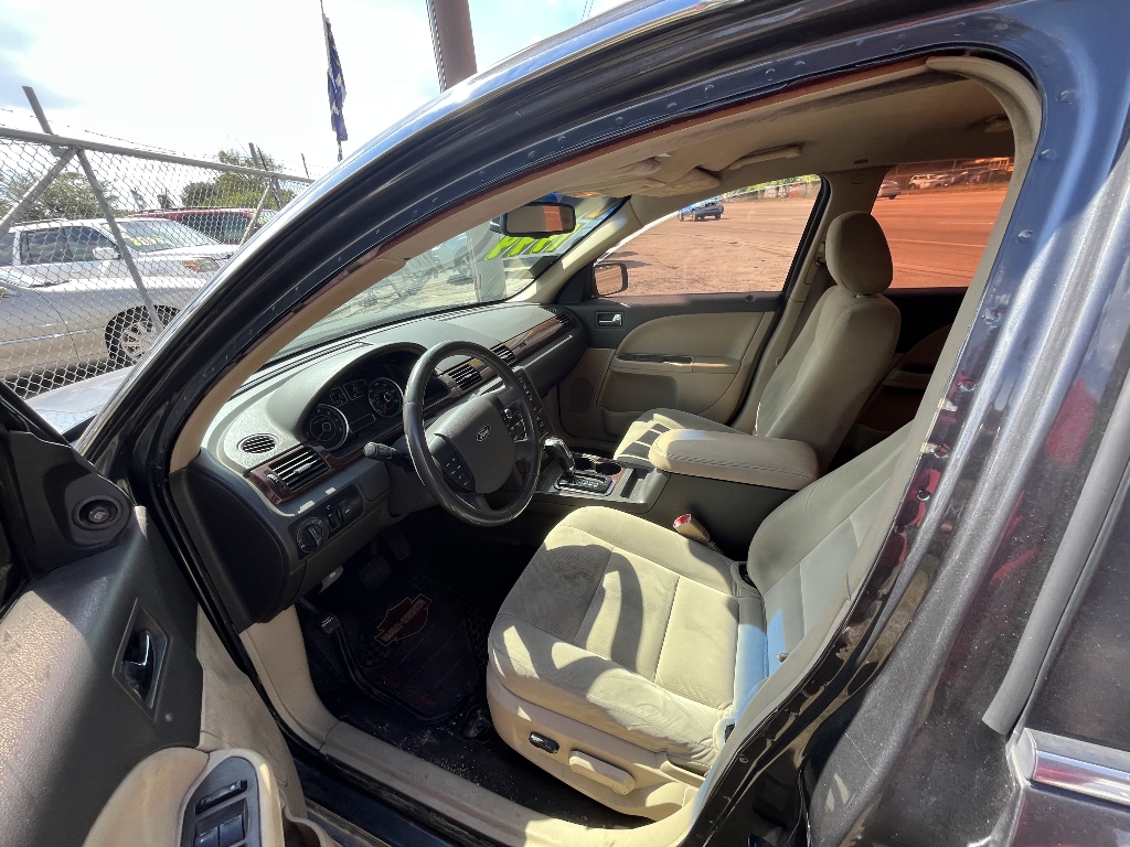 photo of 2008 FORD TAURUS SEDAN 4-DR