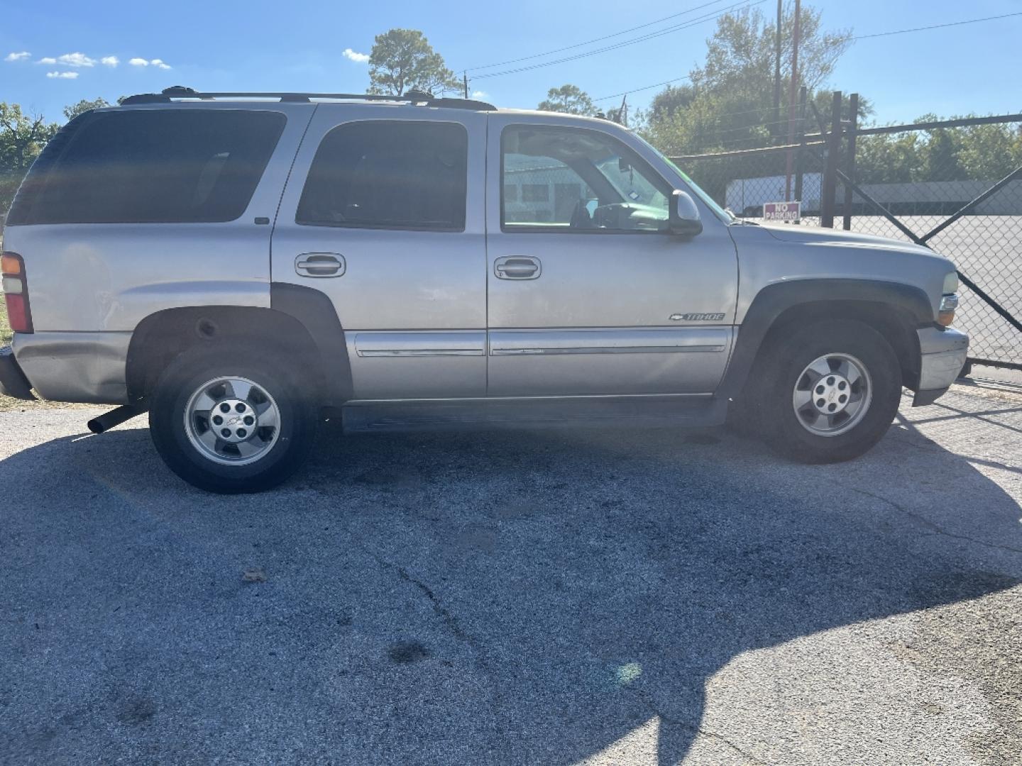 2003 BROWN CHEVROLET TAHOE 2WD (1GNEC13Z43R) with an 5.3L V8 OHV 16V FFV engine, AUTOMATIC transmission, located at 2303 West Mt. Houston, Houston, 77038, (281) 507-3956, 29.771597, -95.339569- Photo#2