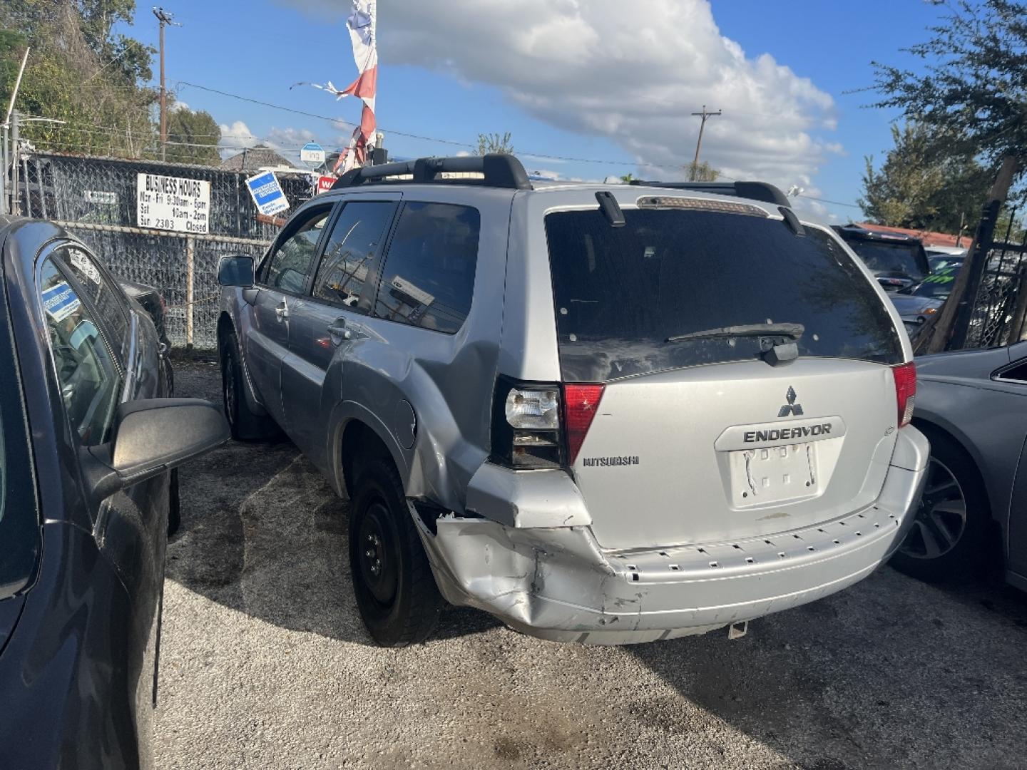 2008 GRAY MITSUBISHI ENDEAVOR SE 2WD (4A4MM31S68E) with an 3.8L V6 SOHC 24V engine, AUTOMATIC transmission, located at 2303 West Mt. Houston, Houston, 77038, (281) 507-3956, 29.771597, -95.339569- Photo#2