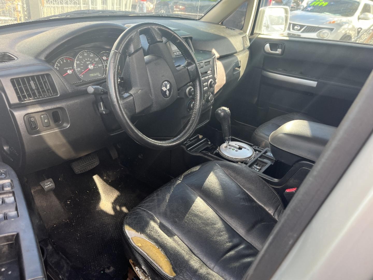 2008 GRAY MITSUBISHI ENDEAVOR SE 2WD (4A4MM31S68E) with an 3.8L V6 SOHC 24V engine, AUTOMATIC transmission, located at 2303 West Mt. Houston, Houston, 77038, (281) 507-3956, 29.771597, -95.339569- Photo#3