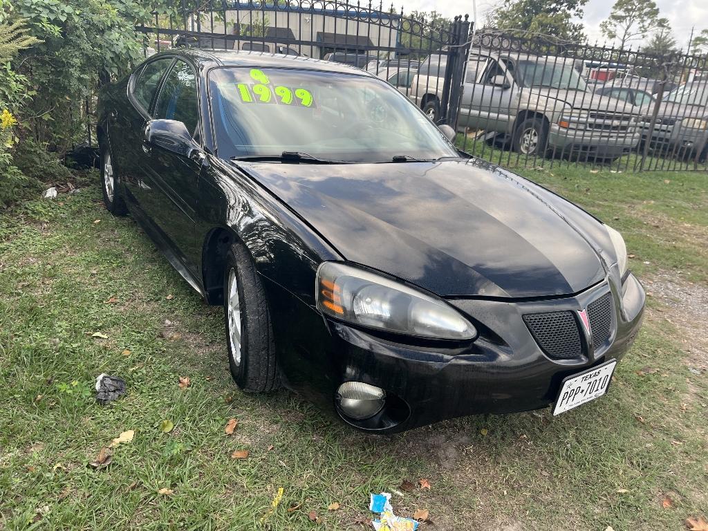 photo of 2004 PONTIAC GRAND PRIX SEDAN 4-DR