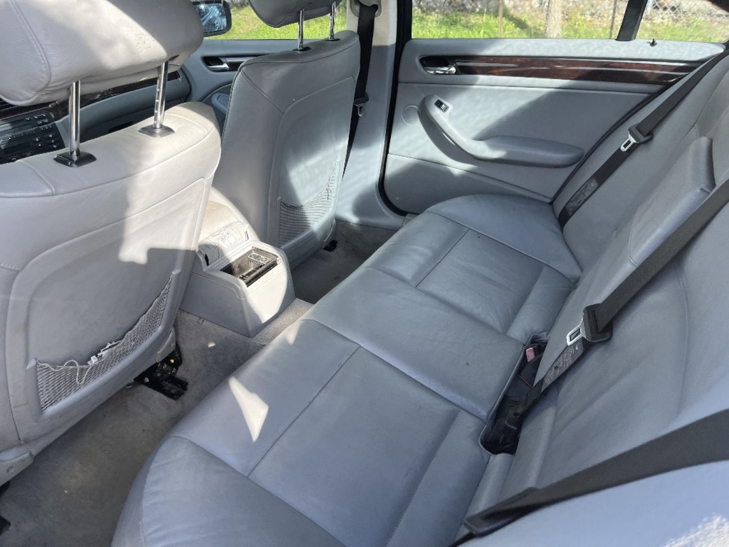 2004 GRAY BMW 3-SERIES 325i Sedan (WBAET37414N) with an 2.5L L6 DOHC 24V engine, AUTOMATIC transmission, located at 2303 West Mt. Houston, Houston, 77038, (281) 507-3956, 29.771597, -95.339569- Photo#2