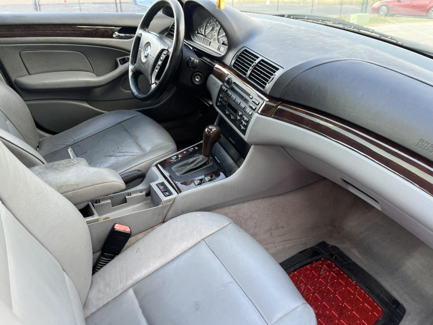 2004 GRAY BMW 3-SERIES 325i Sedan (WBAET37414N) with an 2.5L L6 DOHC 24V engine, AUTOMATIC transmission, located at 2303 West Mt. Houston, Houston, 77038, (281) 507-3956, 29.771597, -95.339569- Photo#3