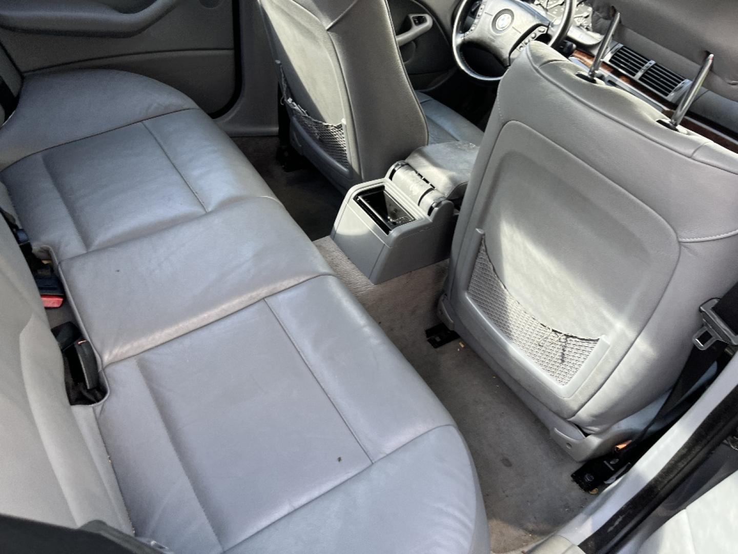 2004 GRAY BMW 3-SERIES 325i Sedan (WBAET37414N) with an 2.5L L6 DOHC 24V engine, AUTOMATIC transmission, located at 2303 West Mt. Houston, Houston, 77038, (281) 507-3956, 29.771597, -95.339569- Photo#4