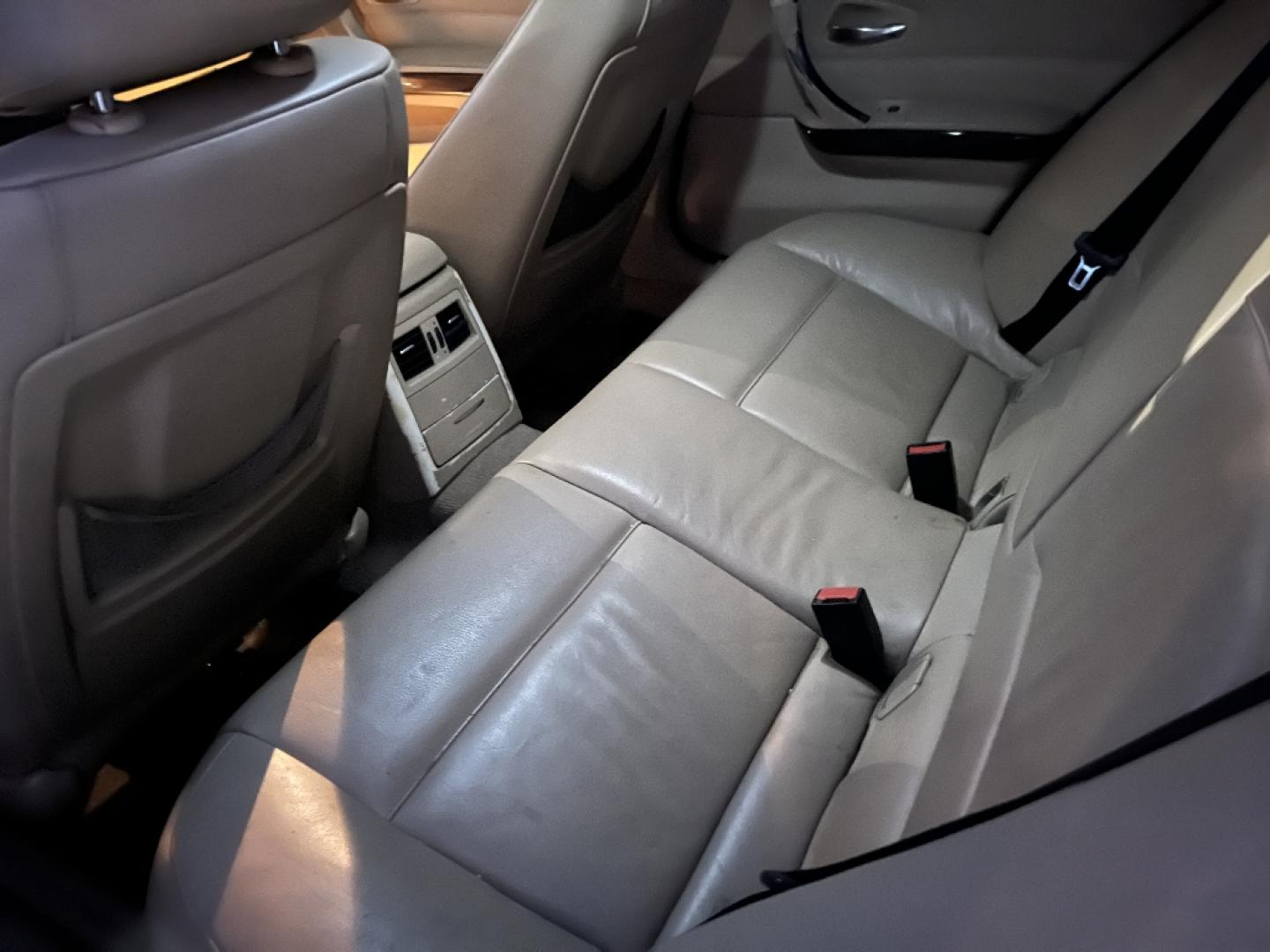 2007 WHITE BMW 3-SERIES 328xi (WBAVC73577K) with an 3.0L L6 DOHC 24V engine, AUTOMATIC transmission, located at 2303 West Mt. Houston, Houston, 77038, (281) 507-3956, 29.771597, -95.339569- Photo#2