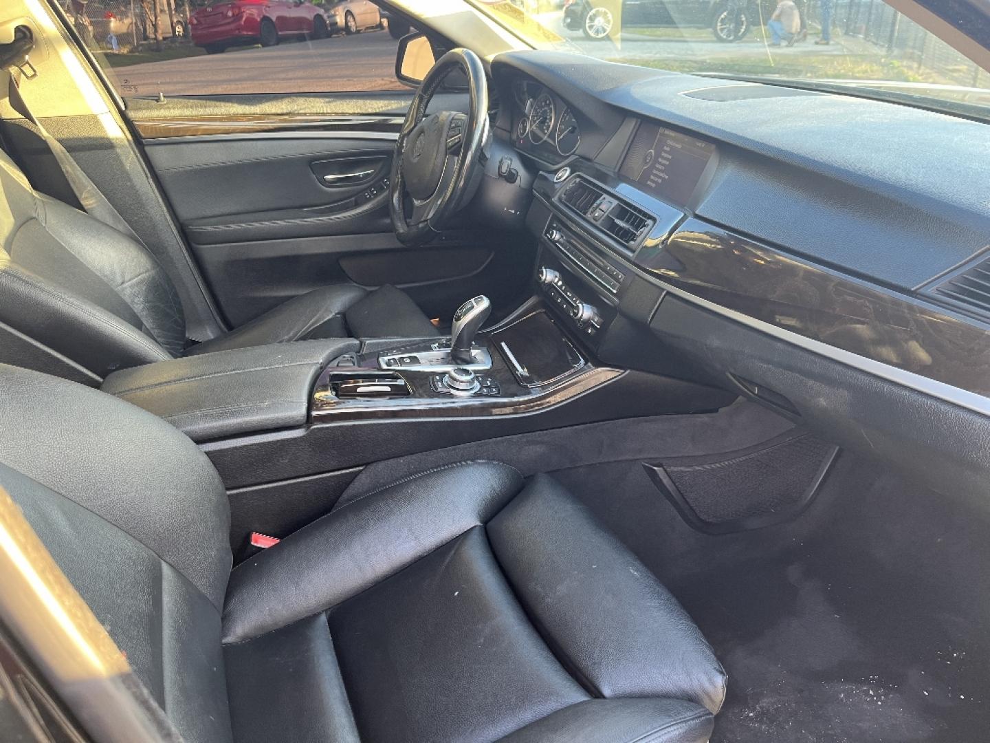 2011 BLACK BMW 5-SERIES 550i (WBAFR9C5XBC) with an 4.8L V8 DOHC 32V engine, AUTOMATIC transmission, located at 2303 West Mt. Houston, Houston, 77038, (281) 507-3956, 29.771597, -95.339569- Photo#3