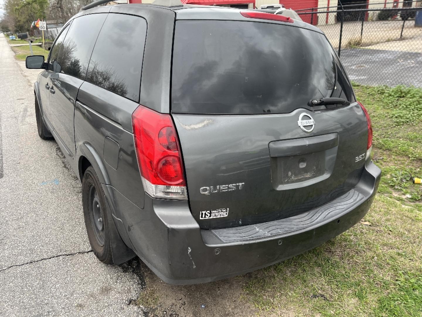 2005 BLUE NISSAN QUEST 3.5 (5N1BV28U95N) with an 3.5L V6 DOHC 24V engine, AUTOMATIC transmission, located at 2303 West Mt. Houston, Houston, 77038, (281) 507-3956, 29.771597, -95.339569- Photo#1