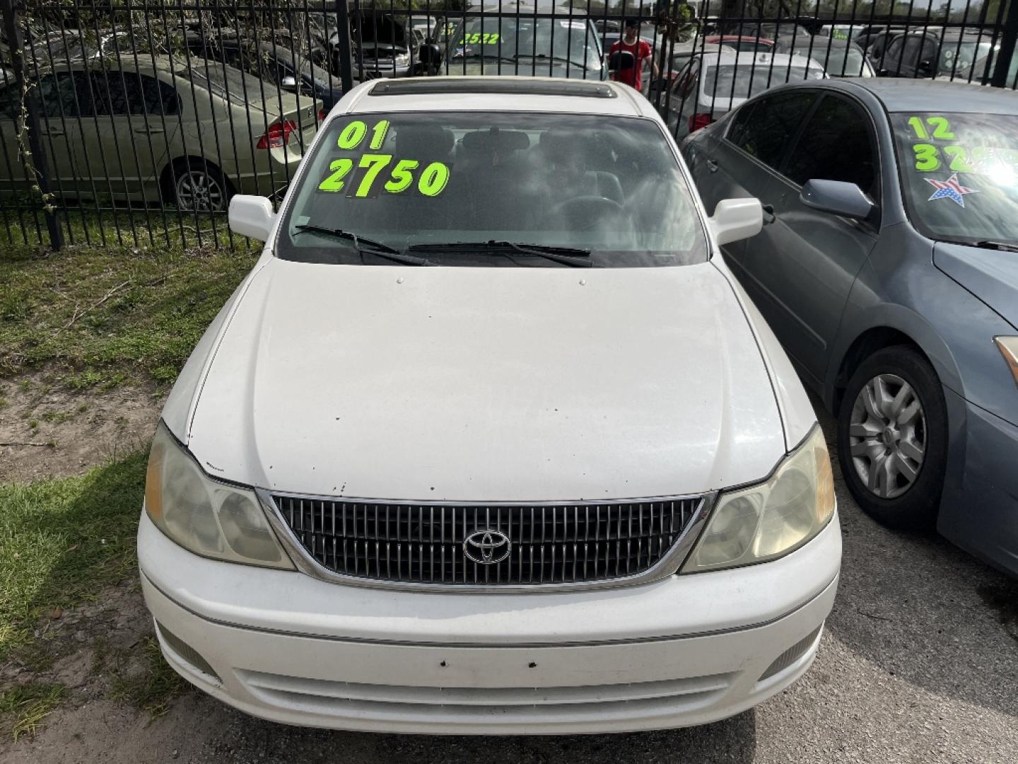 2001 WHITE TOYOTA AVALON XL (4T1BF28B51U) with an 3.0L V6 DOHC 24V engine, AUTOMATIC transmission, located at 2303 West Mt. Houston, Houston, 77038, (281) 507-3956, 29.771597, -95.339569- Photo#0