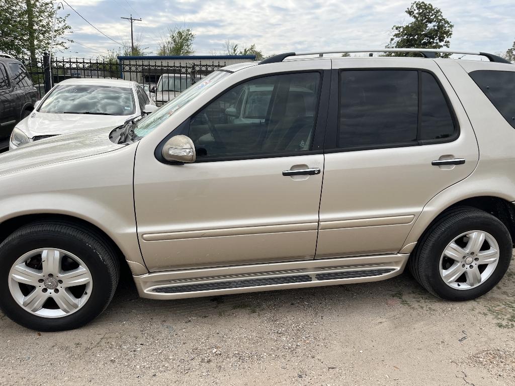 photo of 2005 MERCEDES-BENZ M-CLASS SUV 4-DR