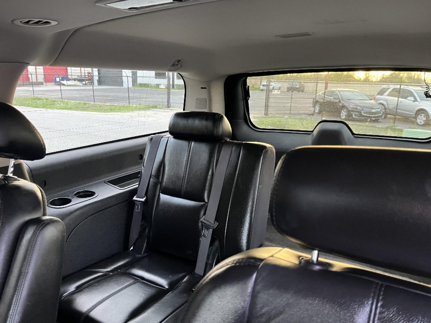 2007 BLACK GMC YUKON XL SLE-2 1/2 Ton 2WD (1GKFC16047J) with an 5.3L V8 OHV 16V FFV engine, AUTOMATIC transmission, located at 2303 West Mt. Houston, Houston, 77038, (281) 507-3956, 29.771597, -95.339569- Photo#1