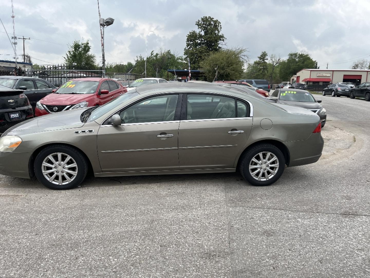 2011 BROWN BUICK LUCERNE CXL (1G4HC5EM4BU) with an 3.9L V6 OHV 12V engine, AUTOMATIC transmission, located at 2303 West Mt. Houston, Houston, 77038, (281) 507-3956, 29.771597, -95.339569- Photo#3