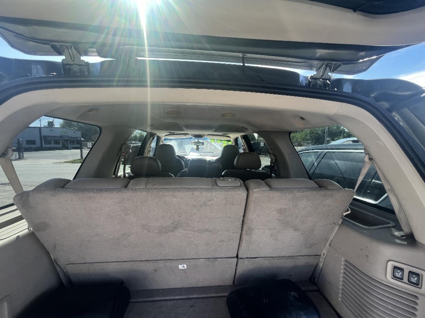 2003 GREEN FORD EXPEDITION Eddie Bauer 5.4L 2WD (1FMFU17L73L) with an 5.4L V8 SOHC 16V engine, AUTOMATIC transmission, located at 2303 West Mt. Houston, Houston, 77038, (281) 507-3956, 29.771597, -95.339569- Photo#3