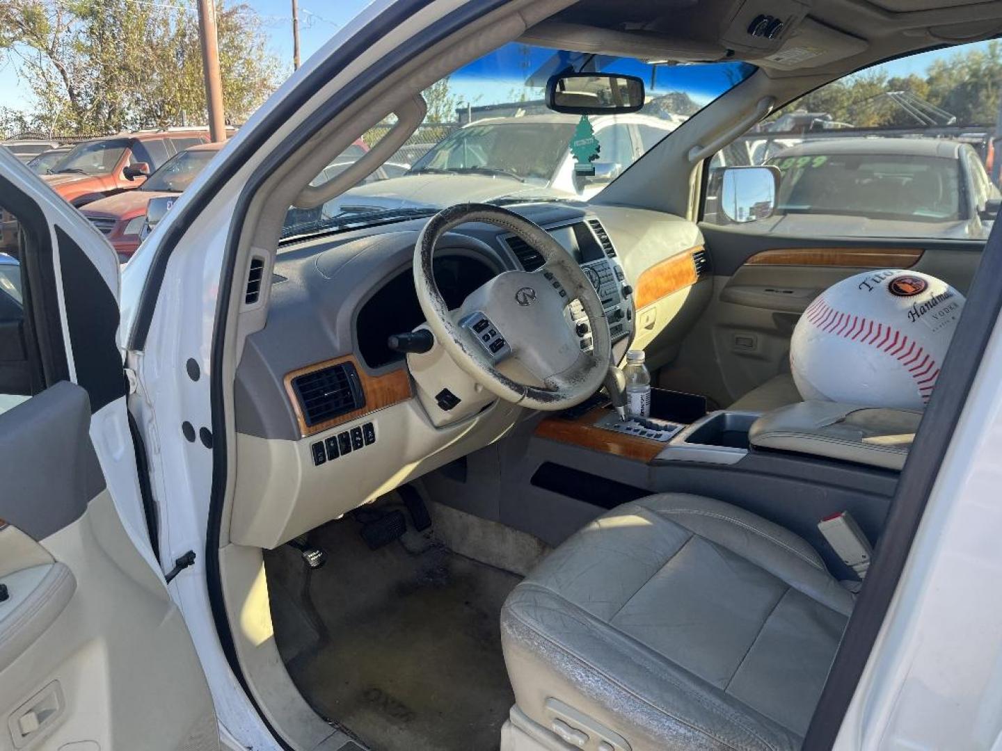 2010 WHITE INFINITI QX56 AWD (5N3ZA0NC8AN) with an 5.6L V8 DOHC 32V engine, AUTOMATIC transmission, located at 2303 West Mt. Houston, Houston, 77038, (281) 507-3956, 29.771597, -95.339569 - Photo#1